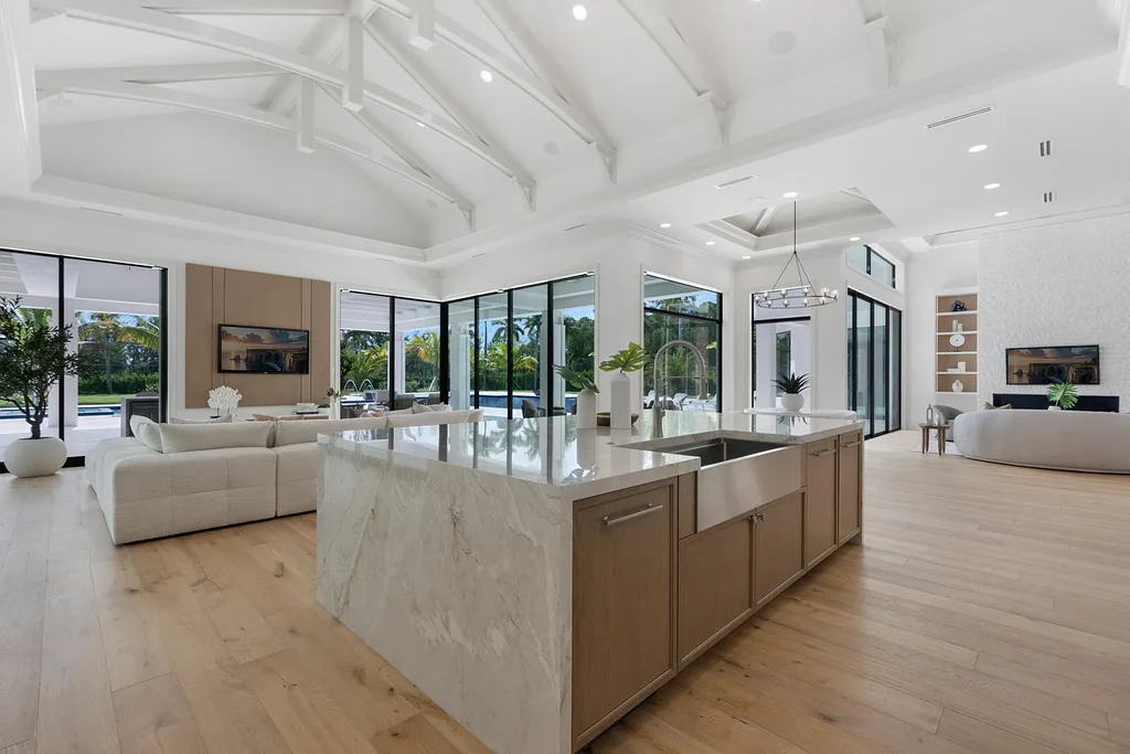 Front view of 14699 Black Bear Road Palm Beach Gardens luxury estate with 6 bedrooms and 6 bathrooms