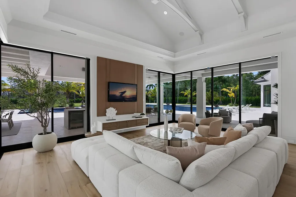 Front view of 14699 Black Bear Road Palm Beach Gardens luxury estate with 6 bedrooms and 6 bathrooms