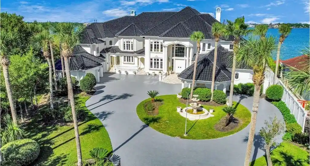2210 Twin Oaks Blvd Stunning Texas Waterfront Estate with Breathtaking Clear Lake Views Lists for 5.2 Million 1