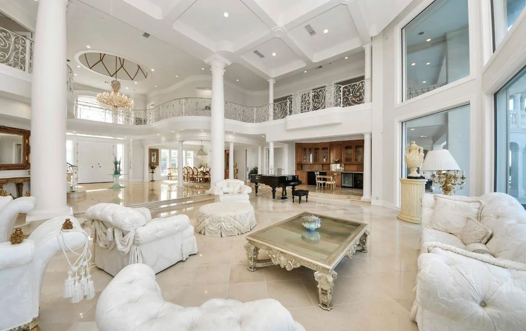 2210 Twin Oaks Blvd Stunning Texas Waterfront Estate with Breathtaking Clear Lake Views Lists for 5.2 Million 13