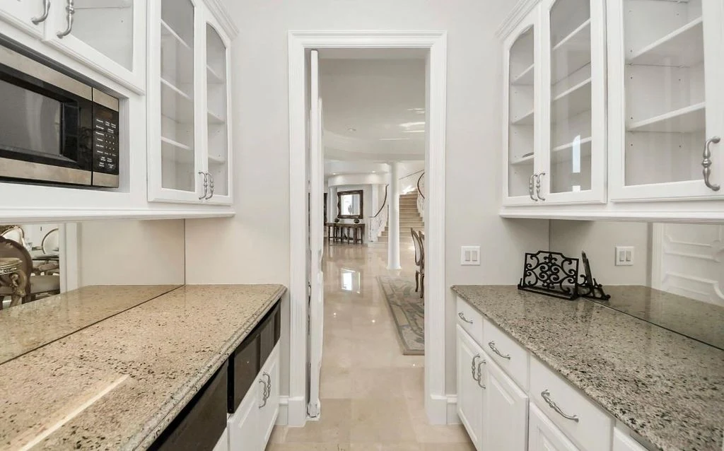 2210 Twin Oaks Blvd Stunning Texas Waterfront Estate with Breathtaking Clear Lake Views Lists for 5.2 Million 15