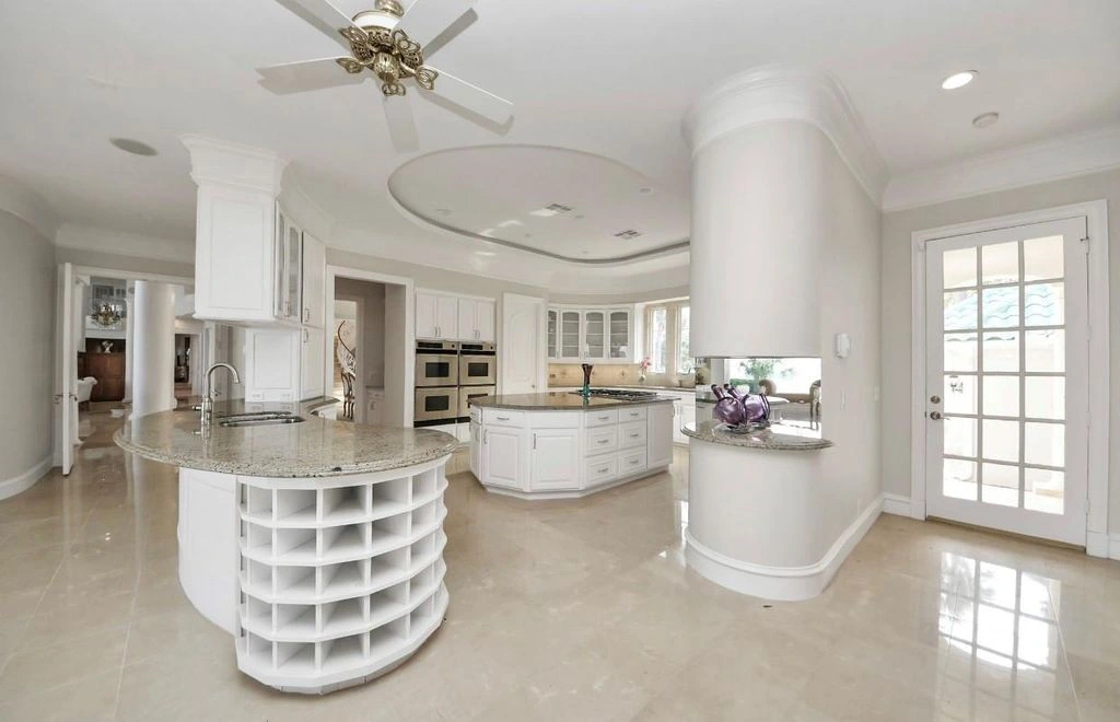 2210 Twin Oaks Blvd Stunning Texas Waterfront Estate with Breathtaking Clear Lake Views Lists for 5.2 Million 16