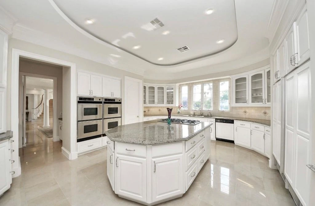 2210 Twin Oaks Blvd Stunning Texas Waterfront Estate with Breathtaking Clear Lake Views Lists for 5.2 Million 17