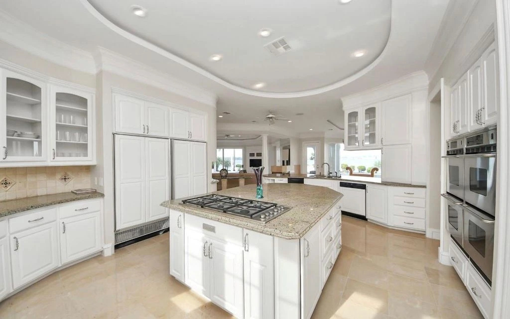 2210 Twin Oaks Blvd Stunning Texas Waterfront Estate with Breathtaking Clear Lake Views Lists for 5.2 Million 18