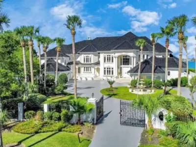 2210 Twin Oaks Blvd Stunning Texas Waterfront Estate with Breathtaking Clear Lake Views Lists for 5.2 Million 2