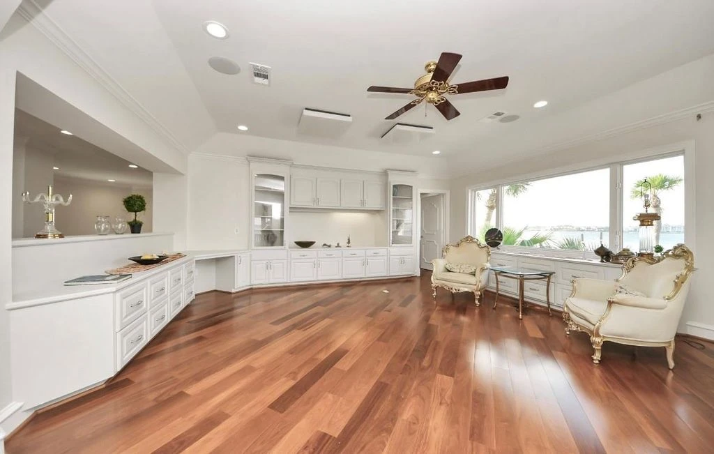 2210 Twin Oaks Blvd Stunning Texas Waterfront Estate with Breathtaking Clear Lake Views Lists for 5.2 Million 23