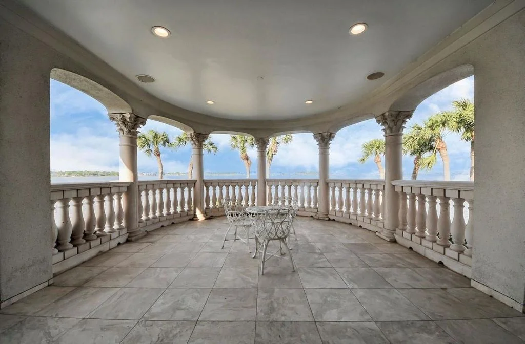 2210 Twin Oaks Blvd Stunning Texas Waterfront Estate with Breathtaking Clear Lake Views Lists for 5.2 Million 24