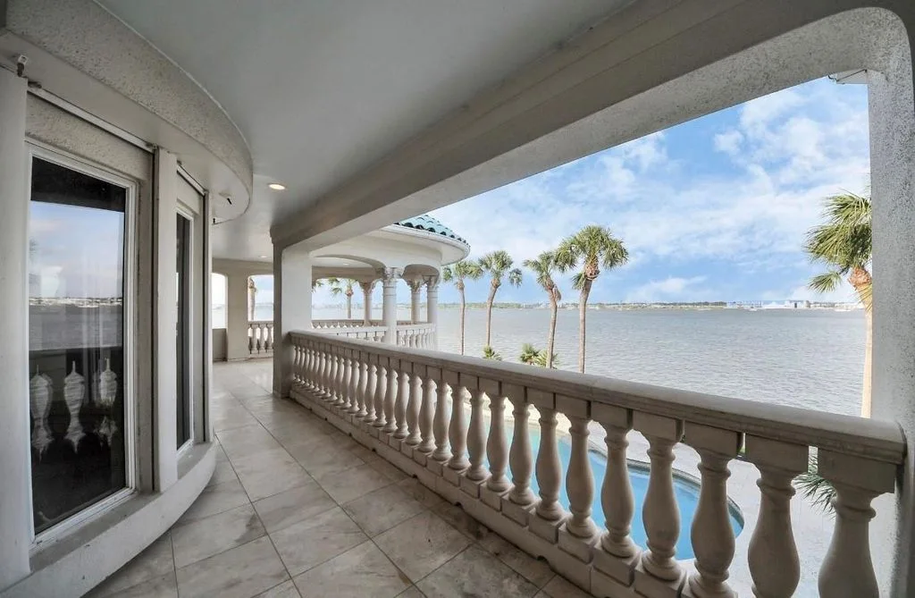 2210 Twin Oaks Blvd Stunning Texas Waterfront Estate with Breathtaking Clear Lake Views Lists for 5.2 Million 26