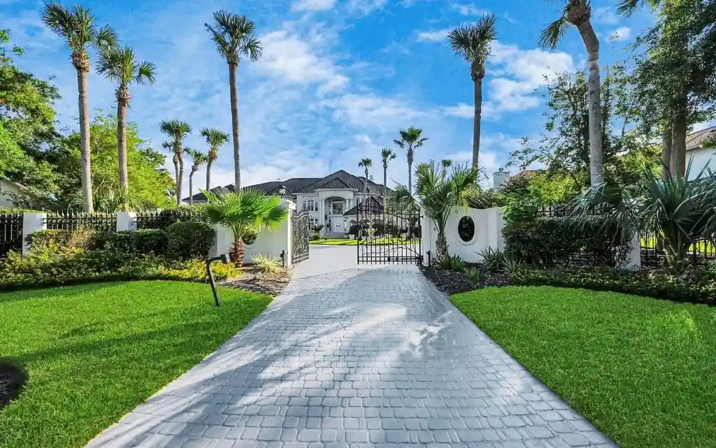2210 Twin Oaks Blvd Stunning Texas Waterfront Estate with Breathtaking Clear Lake Views Lists for 5.2 Million 3