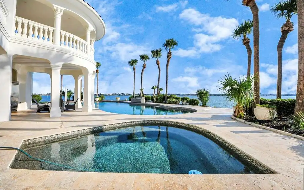 2210 Twin Oaks Blvd Stunning Texas Waterfront Estate with Breathtaking Clear Lake Views Lists for 5.2 Million 7
