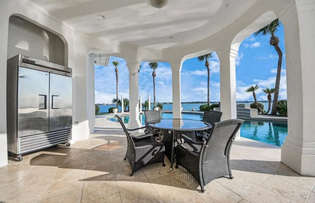 2210 Twin Oaks Blvd Stunning Texas Waterfront Estate with Breathtaking Clear Lake Views Lists for 5.2 Million 8