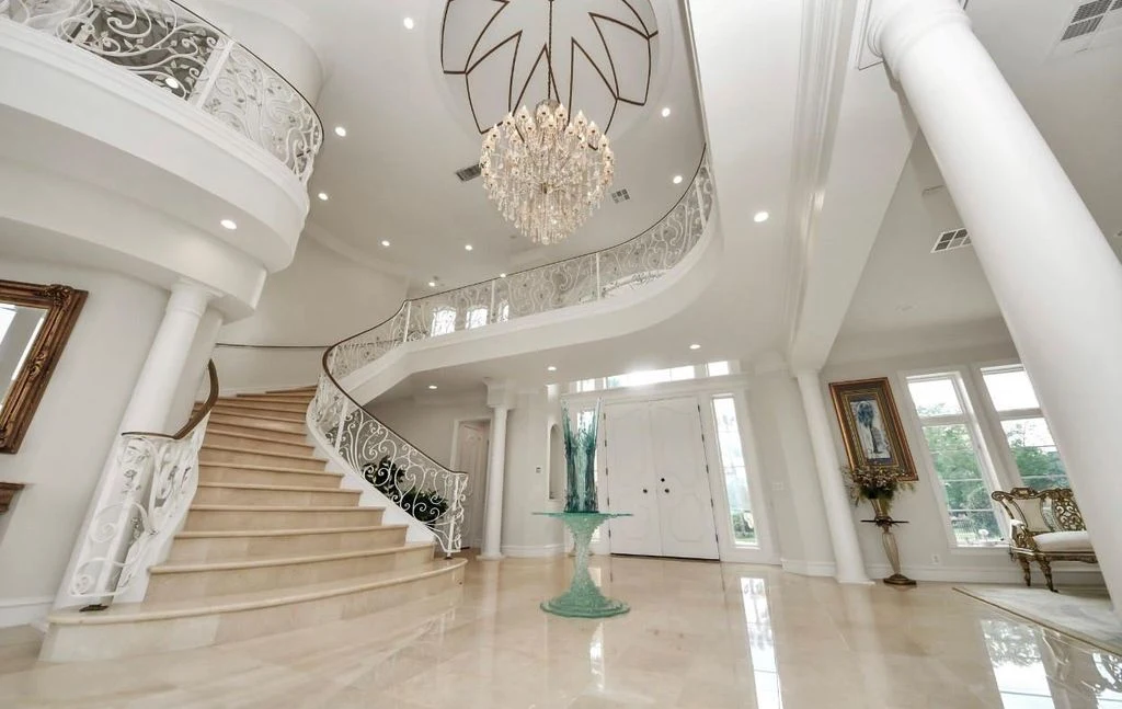2210 Twin Oaks Blvd Stunning Texas Waterfront Estate with Breathtaking Clear Lake Views Lists for 5.2 Million 9