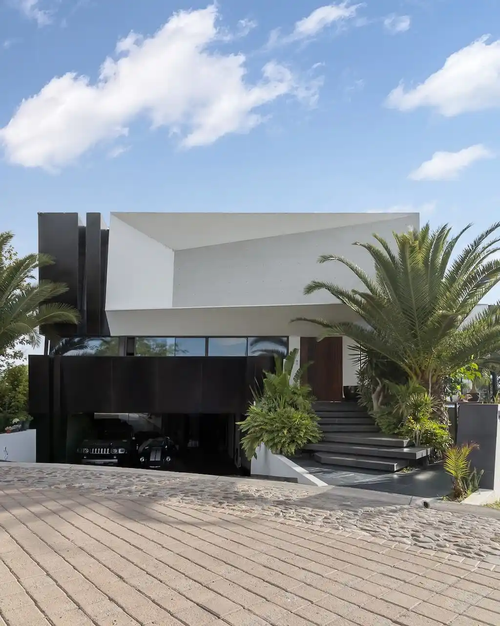 Capuchinas Villa by Orther Architects, A Dialogue Between Geometry and Nature