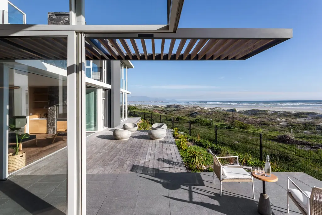 D13 House by GSQUARED Architects Blends Modern Minimalism with Cape Town’s Natural Beauty