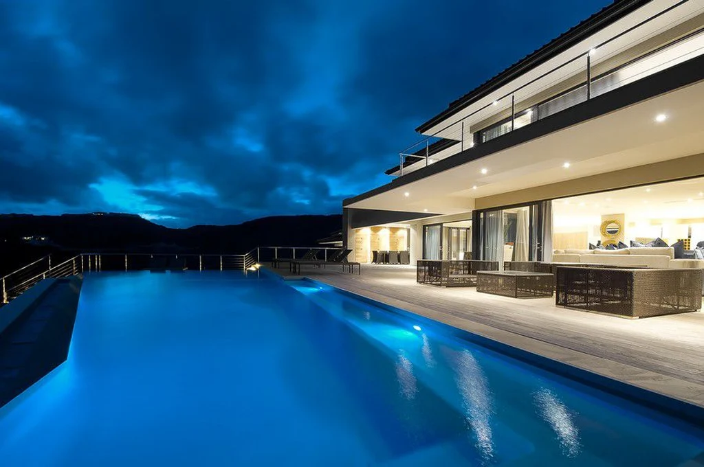 House A6 by Studiovision, Sculptural Modernism Amid South African Landscapes