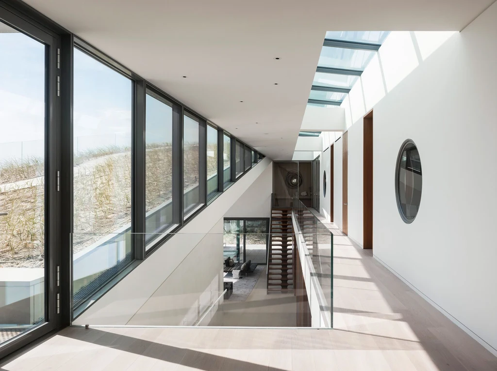 Long Island House by 1100 Architect, A Serene Oceanfront Retreat with Timeless Modern Design