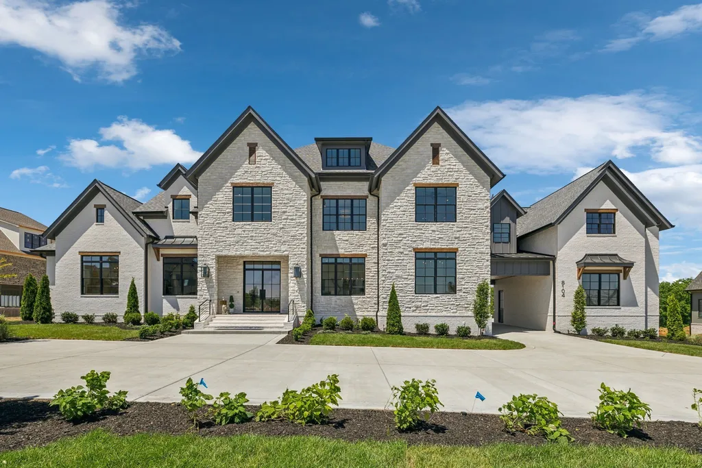 Arnold Homes-Built Estate in Primm Farm, Brentwood | Luxury Houses